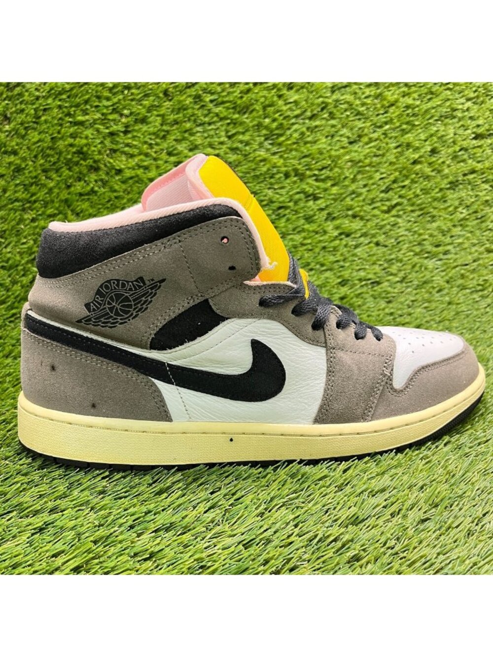 Nike Air Jordan 1 Mid SE Mens Size 12 Gray White Athletic Leather Shoes Sneakers